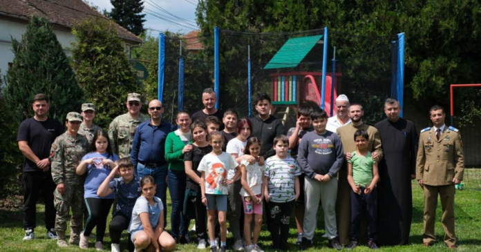 militarii-au-oferit-cadouri-copiilor-de-la-centrul-sfantul-nicolae-din-lugoj