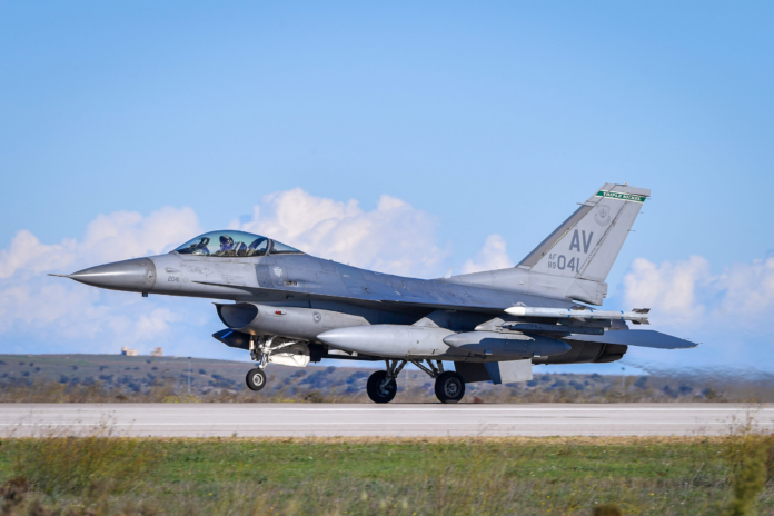 achizitia-avioanelor-f-16-esentiala-pentru-cooperarea-romano-norvegiana
