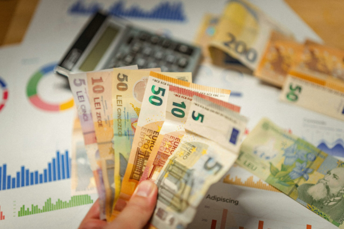 bolojan-anunta-taxe-noi-pentru-banci-si-jocuri-de-noroc