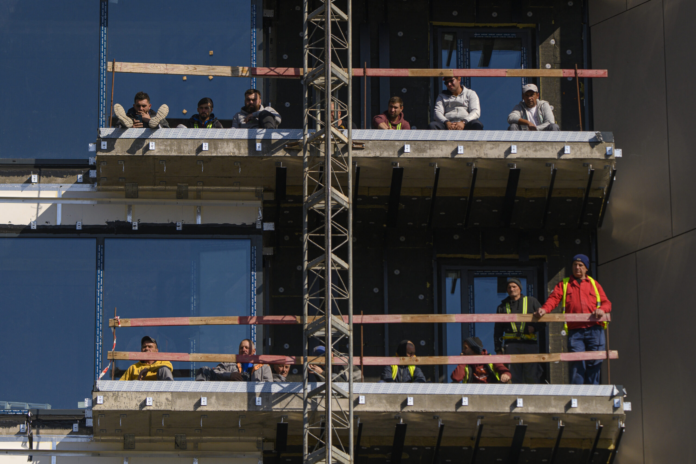 doar-marii-dezvoltatori-continua-constructiile-in-bucuresti