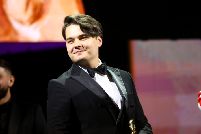 selly-impresioneaza-cu-noua-statiune-pe-litoral