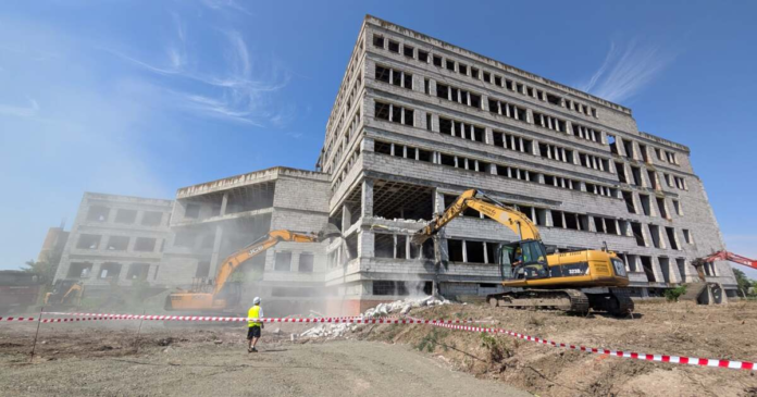 video-a-inceput-demolarea-cladirii-de-pe-calea-torontalului
