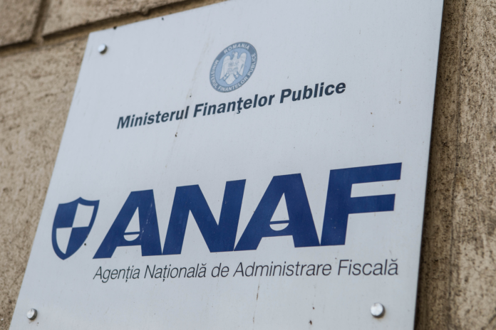 cinci-angajati-ai-finantelor-reprezentau-firme-private