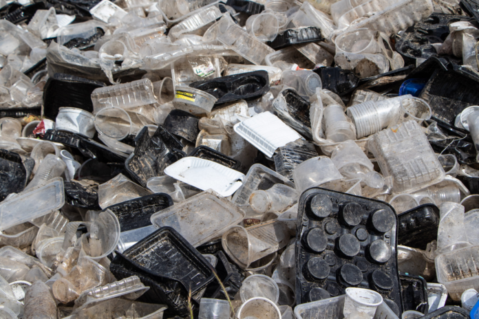 o-mare-din-europa-pariaza-pe-plasticul-chinez