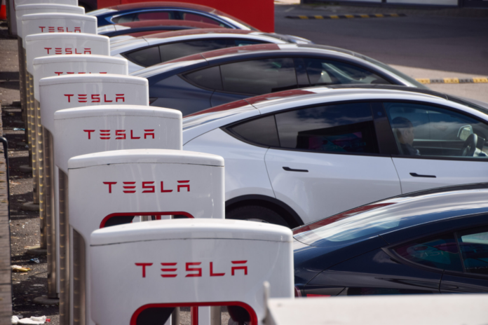 tesla-reduce-masiv-ratele-de-leasing-in-marea-britanie