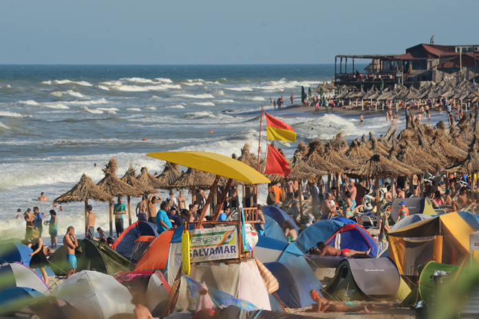 vacantele-pe-litoral-devin-mai-ieftine-in-august