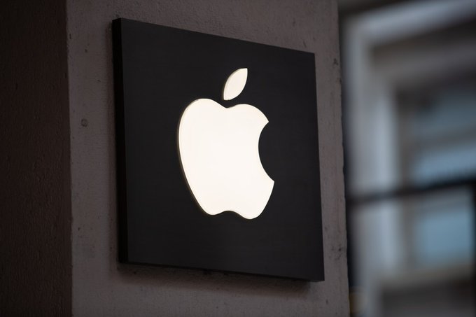 Acțiunile Apple au crescut cu 3%, un maxim istoric