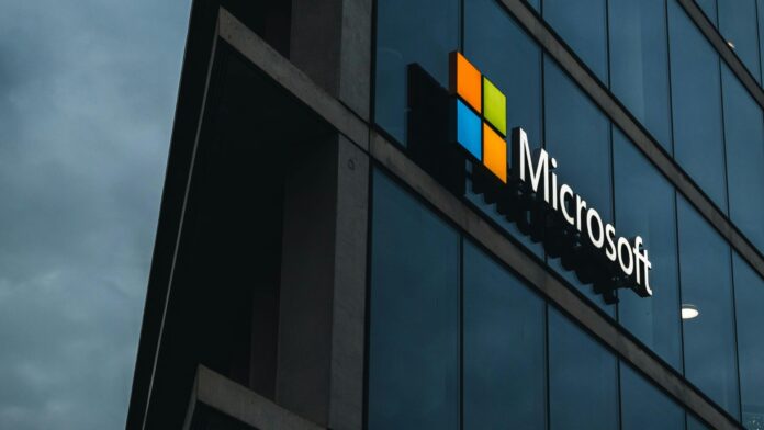 Acțiunile Microsoft scad după prognoza cheltuielilor.