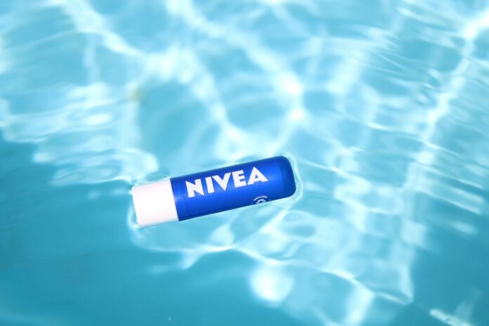 Grupul german care deține Nivea și Eucerin anunță prognoze slabe pentru vânzări în 2025
