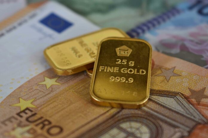 Curs valutar, 4 noiembrie: Euro crește, aurul scade