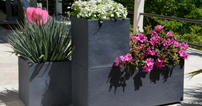 Eleganță și funcționalitate în grădina ta – jardiniere EDA Volcania disponibile pe irigatii.ro