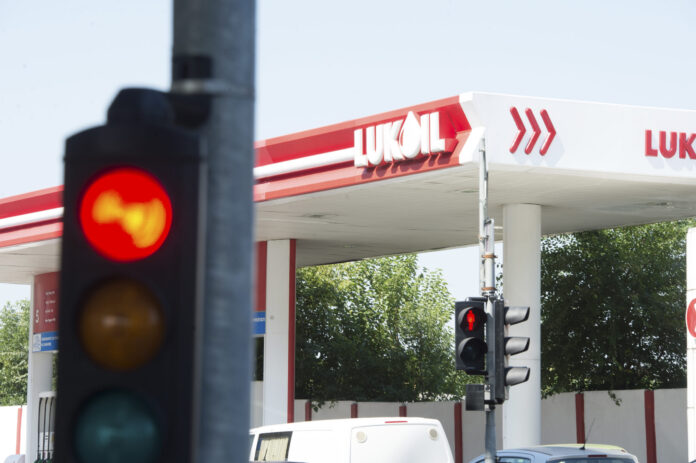 Lukoil sub sancțiuni: Alternative strategice pentru România