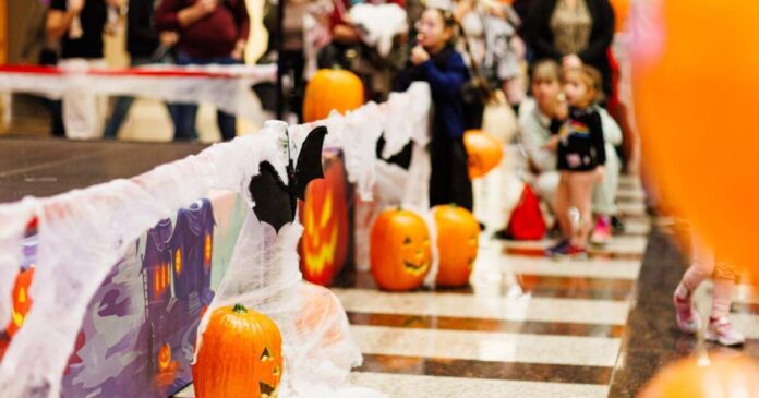 Parada costumelor de Halloween și festivaluri, weekend la Iulius Town