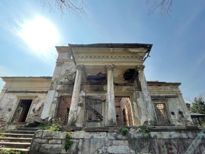 Societatea civilă cere premierului să nu desființeze Institutul Patrimoniului.