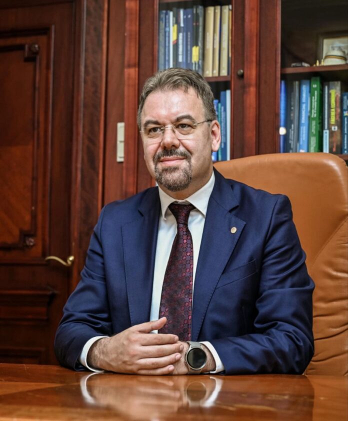 Avertisment BNR: Rate mai mari pentru români dacă statul se împrumută mai scump