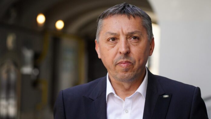 Norma didactică rămâne neschimbată, spune ministrul.