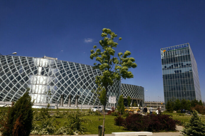 OMV Petrom și statul român: 1 leu redevență, 3,5 lei profit.