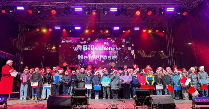 VIDEO. Elevii Liceului „Nikolaus Lenau” au adus Crăciunul în Timișoara