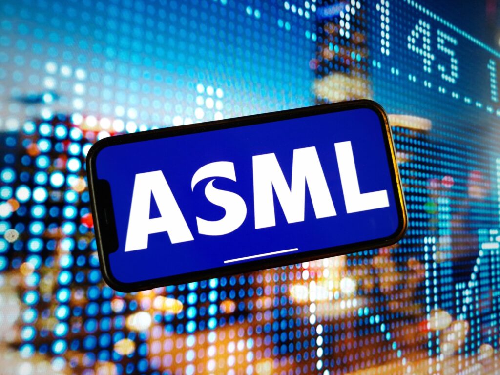 ASML atinge valoarea de 500 de miliarde de dolari. Acțiunile companiei ...