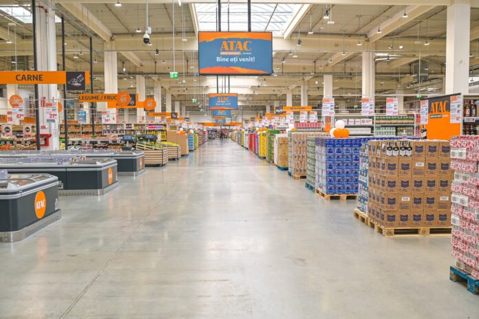 Centre comerciale Auchan din România, țintite de un colaborator al premierului ungar Viktor Orban