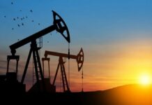 Prețul petrolului continuă să scadă în contextul speranțelor unei înțelegeri între SUA și Iran.