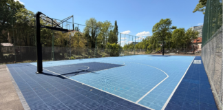 FOTO. Cu ocazia minivacanței de 1 Mai, se inaugurează terenul de baschet amenajat de primărie pe malul Begăi, într-un spațiu recuperat.