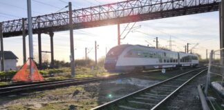 Trenurile suspendate între Timișoara și Arad în luna iunie. Pasagerii vor fi transportați cu autocare.