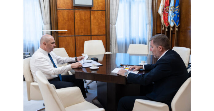 Bolojan, întâlnire cu directorul general al Dacia, Mihai Bordeanu