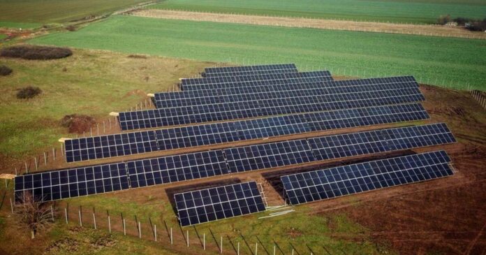 Orașul Buziaș investește în energie verde. Primăria va realiza un parc fotovoltaic pentru consumul public.
