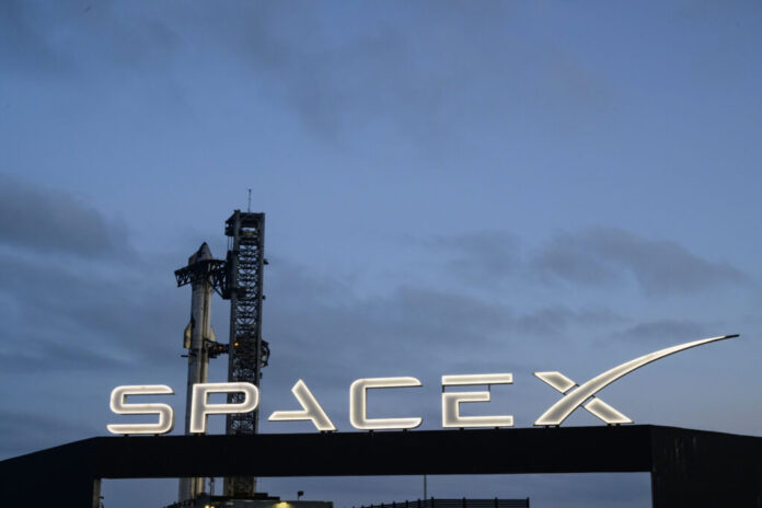 SpaceX a depus documentele pentru listarea la bursă și ar putea fi evaluată la o sumă record.
