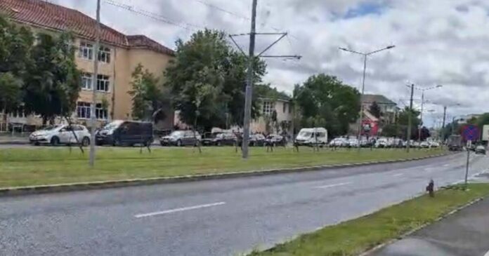 Traficul, oprit lângă școli, în Timișoara. Poliția Locală a aplicat zeci de amenzi