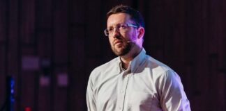 Cum ne influențează tehnologia gândirea și modul de a trăi? Descoperiți de la filosoful Nolen Gertz, invitat la UVT.