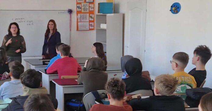 FOTO. O fostă judecătoare și două avocate din Timișoara îi învață pe copii despre drepturi, bullying și legea