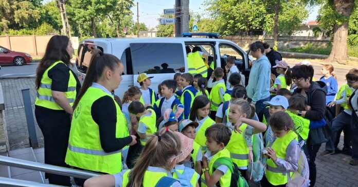 FOTO. Peste 500 de copii au transformat Ziua Porților Deschise de la Poliția Locală Timișoara într-o sărbătoare a curiozității.