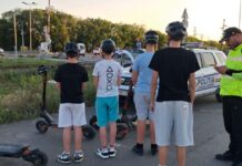 Teribilism pe trotinete în Giroc: Șase copii au creat haos în trafic și au făcut gesturi obscene.