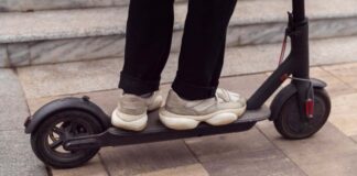 Aleșii din Dumbrăvița solicită parlamentarilor noi reglementări pentru trotinete: asigurare obligatorie, viteză limitată la 20 km/h și cursuri de instruire