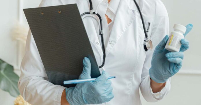 Caravană medicală în Ciacova: consultații gratuite pentru locuitorii orașului și ai satelor învecinate.