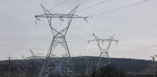 INS: Consumul de energie electrică al populației a diminuat cu 10% în primele patru luni ale anului