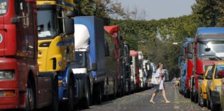 Datorită caniculei, tirurile sunt interzise luni și marți pe drumurile naționale și autostrăzi, inclusiv în Timiș.