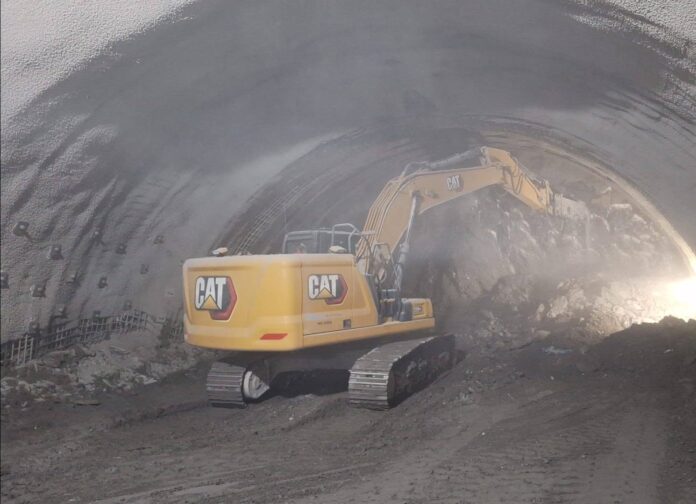 Ministerul Transporturilor: Tunelurile de pe Autostrada A1 Lugoj - Deva avansează rapid, mai sunt 250 de metri până la „luminiță”
