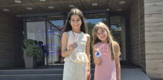 O fetiță de doar 8 ani din Timiș, în semifinalele unei competiții internaționale de tehnologie cu un proiect dedicat siguranței copiilor care nu au telefon
