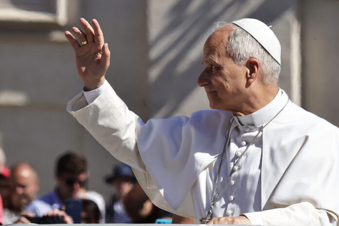 Papa Leon îndeamnă Spania să oprească alimentarea diviziunilor între cetățeni, cu ocazia primei vizite papale din ultimele 15 ani.