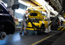 Renault, Volkswagen și Stellantis solicită un plan „Fabricat în UE” pentru a susține industria auto europeană.