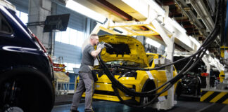 Renault, Volkswagen și Stellantis solicită un plan „Fabricat în UE” pentru a susține industria auto europeană.