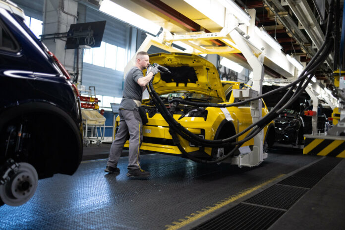 Renault, Volkswagen și Stellantis solicită un plan „Fabricat în UE” pentru a susține industria auto europeană.