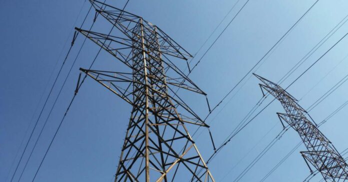 Sute de gospodării din Timiș au rămas fără electricitate din cauza furtunilor