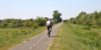 Vara aceasta puteți traversa granița pe bicicletă. Punctul de trecere a frontierei de pe Canalul Bega se redeschide în mai multe weekenduri.
