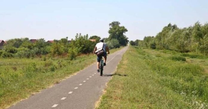 Vara aceasta puteți traversa granița pe bicicletă. Punctul de trecere a frontierei de pe Canalul Bega se redeschide în mai multe weekenduri.