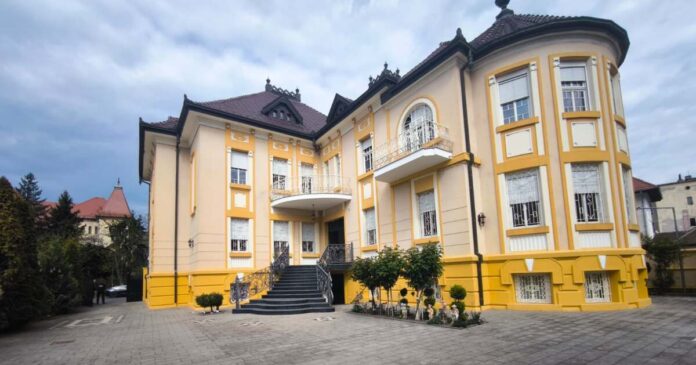 FOTO. Vila de pe Loga 52 se pregătește să devină grădiniță cu program prelungit. Se face primul pas.