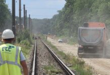 FOTO. „Marea demontare” pe șantierul căii ferate dintre Timișoara și Lugoj. Constructorul profită de suspendarea circulației.